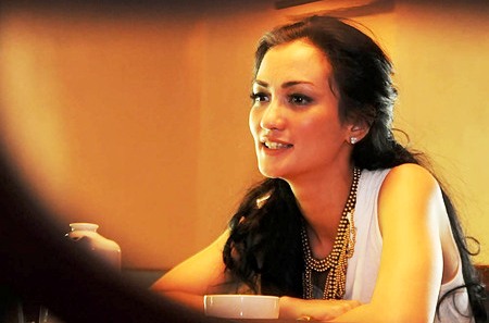 Atiqah Hasiholan, Gunakan Body Lotion Siang dan Malam